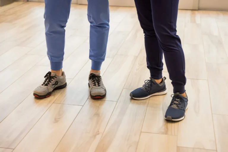 Choosing the Right Footwear for Morton’s Neuroma: A Guide to Comfort and Relief